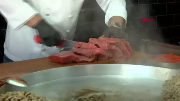 MERSİN TANTUNİ USTASINDAN 'TANBURGER?