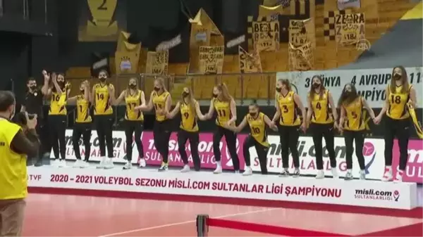 Şampiyon VakıfBank kupasını aldı