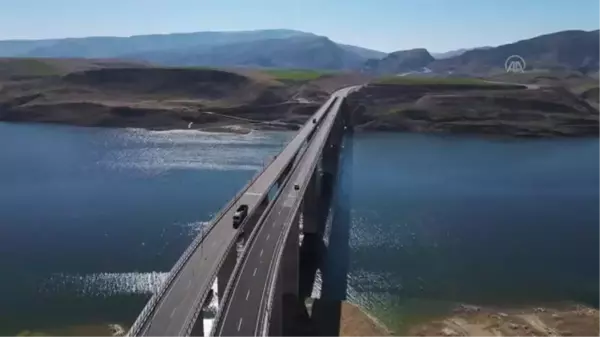 Türkiye'nin en uzun köprüleri arasına girecek Hasankeyf-2 Köprüsü yarın hizmete alınacak