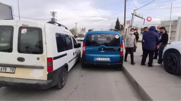 Kamyonun sıkıştırdığı otomobil, park halindeki araca çarptı: 1 yaralı