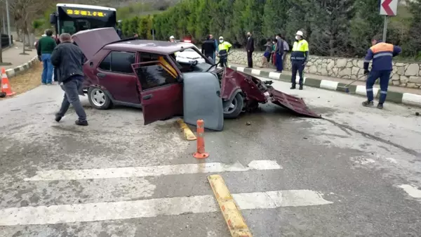 Alkollü sürücü ticari araca çarptı: 5 yaralı