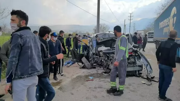 4 kişinin yaralandığı kaza güvenlik kamerasında