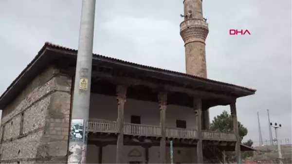 BURDUR 900 YILLIK CAMİDE, ENDİŞELİ İBADET