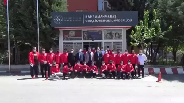 KAHRAMANMARAŞ - Şampiyonada derece elde eden güreşçilere çeşitli hediyeler verildi