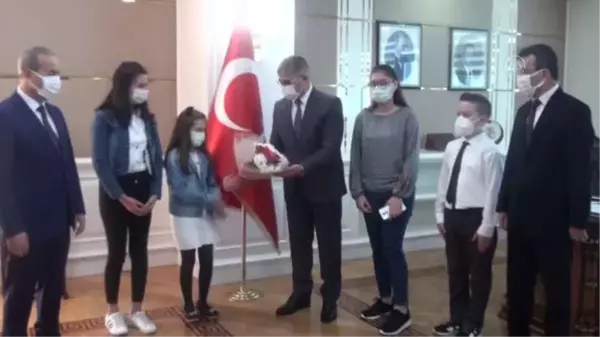 Vali Fuat Gürel, makamını öğrencilere bıraktı