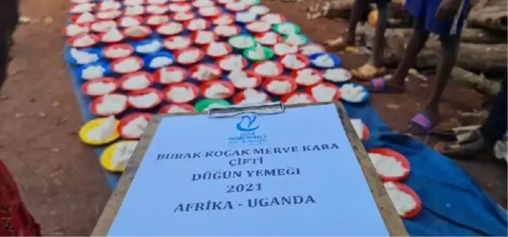 Düğün yemeğini Afrika'da verdiler