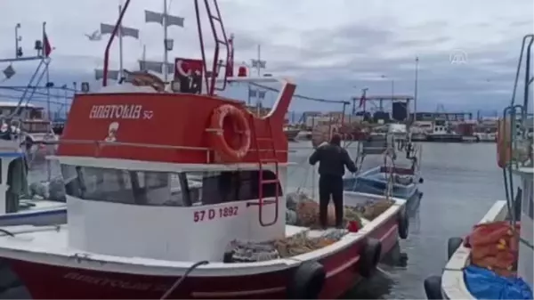 Kısıtlama günlerinde balık tezgahları boş kalmıyor