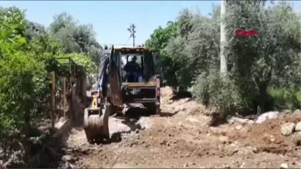 KOZAN'DA SAĞANAK HASARI, SU ÇEKİLİNCE ORTAYA ÇIKTI