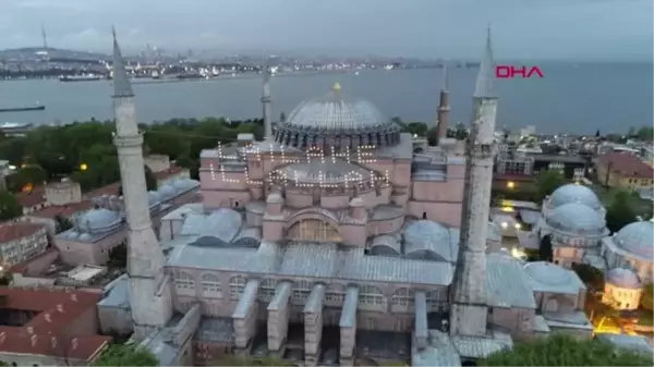 AYASOFYA CAMİİ'NDE KADİR GECESİ'NDE 'LA İLAHE İLLALLAH' MAHYASI YAKILDI- Havadan görüntülerle