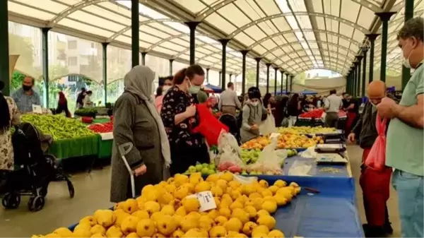 İstanbul'da pazar yerlerinde kapanma saatine doğru yoğunluk oluştu