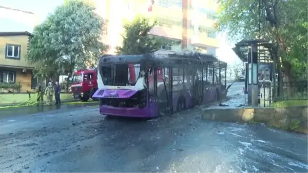 Sarıyer'de park halindeki otobüste çıkan yangın söndürüldü