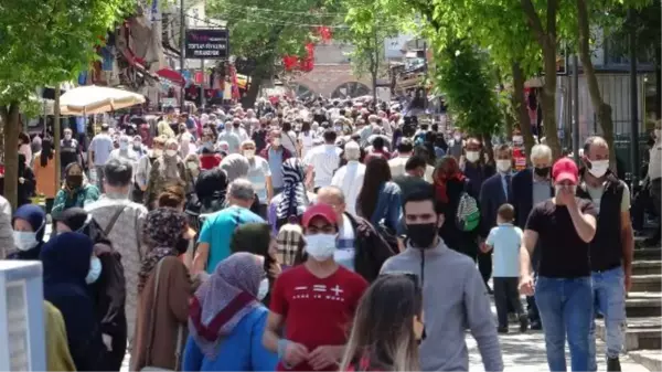 17 GÜNLÜK KISITLAMANIN ARDINDAN BURSA SOKAKLARI DOLDU TAŞTI