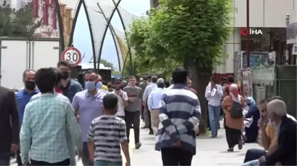 Bingöl'de tam kapanma sonrası yoğunluk...En çok berberler doldu