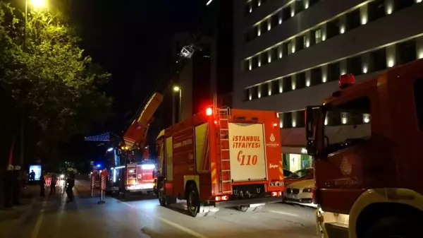 Son dakika haberi... Beyoğlu'nda lüks otelin çatısında korkutan yangın