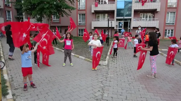 Saat 19.19'da İstiklal Marşı okundu