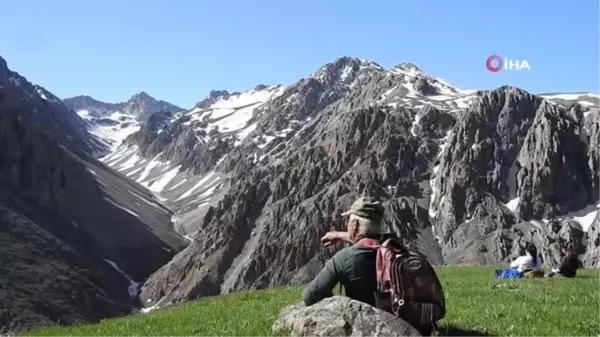 Yaz günü Munzur'da kızak keyfi