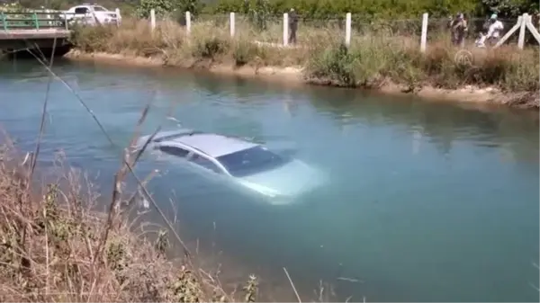 Sulama kanalına düşen otomobilin sürücüsü yaralandı