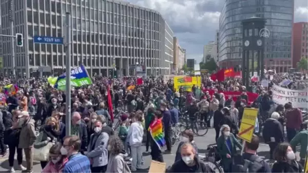 Almanya'nın başkenti Berlin'de yüksek kiralar protesto edildi