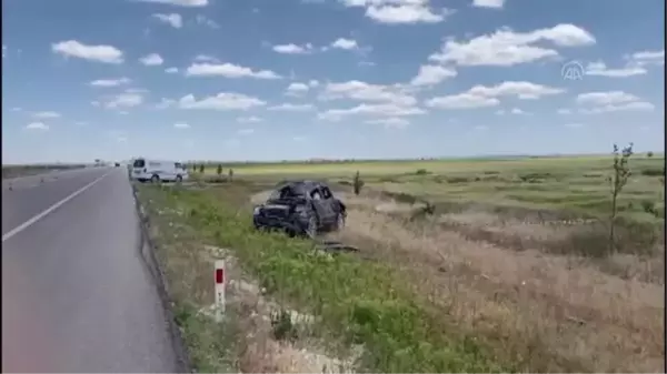 Son dakika haberi... Kamyonet devrildi: 1 ölü, 2 yaralı