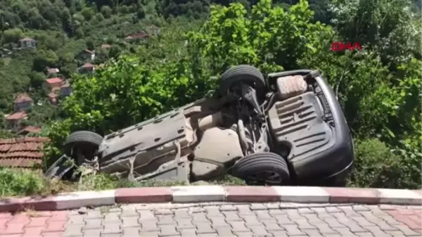 ZONGULDAK TERS DÖNEN ARAÇTAN YARA ALMADAN KURTULDULAR