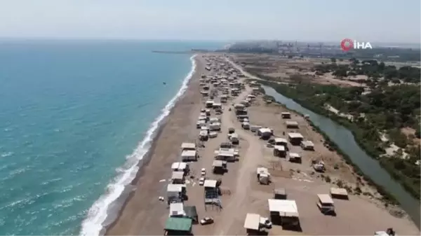 Antalya'da turistleri kıskandıran kısıtlama... Günlerini denize sıfır çardaklarda geçiriyorlar