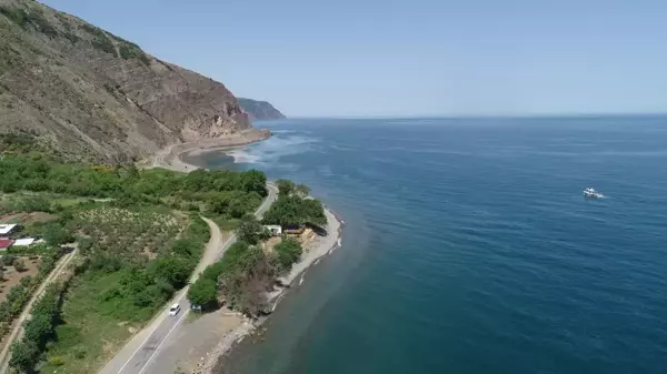 Doğal güzellikleri ve mavi bayraklı plajlarıyla ziyaretçilerini bekliyor