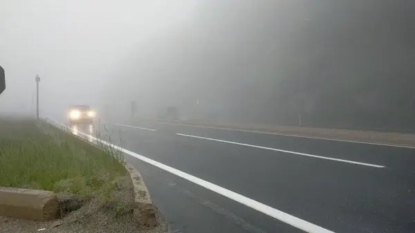 Bolu Dağı'nda sağanak ve sis nedeniyle görüş mesafesi 25 metreye kadar düştü