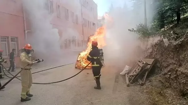 Eğirdir'de hasta tahliyesi tatbikatı gerçeği aratmadı