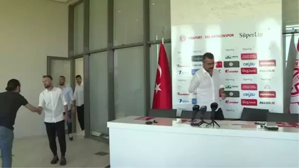 Antalyaspor'da iç transferde 3 futbolcuyla sözleşme imzalandı