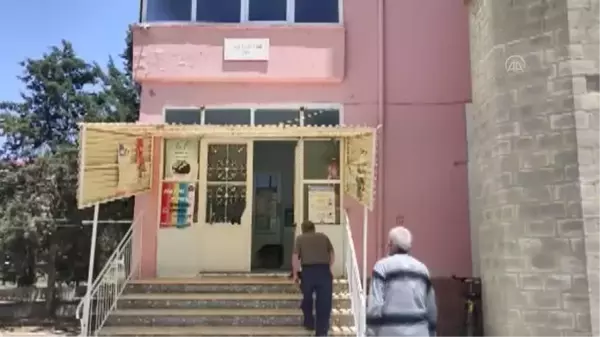 Bıçaklı saldırıya uğrayan imam yaralandı