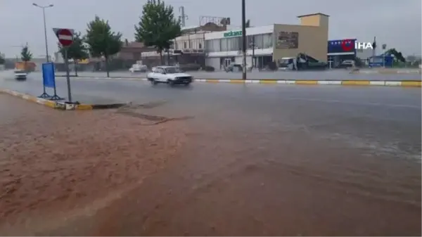 Denizli'nin ilçeleri sağanağa teslim oldu