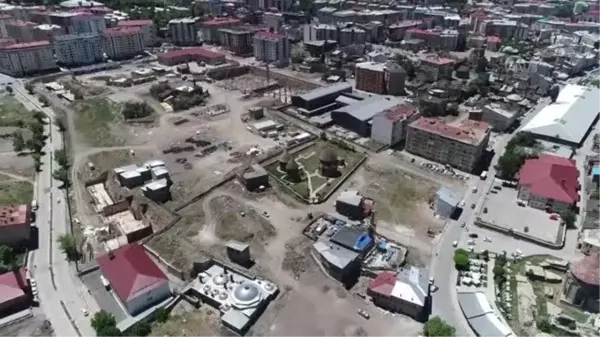 Tarih kokan Erzurum'un asırlık yapıları millet bahçesiyle gün yüzüne çıkıyor