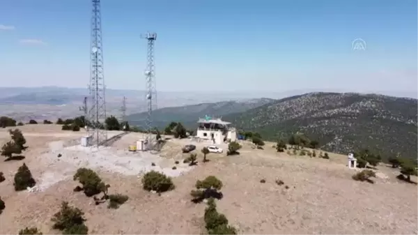 Akdağ tepesinde baba oğul yangına karşı 24 saat nöbet tutuyor