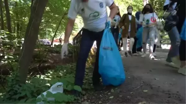 Eyüpsultan'daki piknik alanındaki çöpler temizlendi