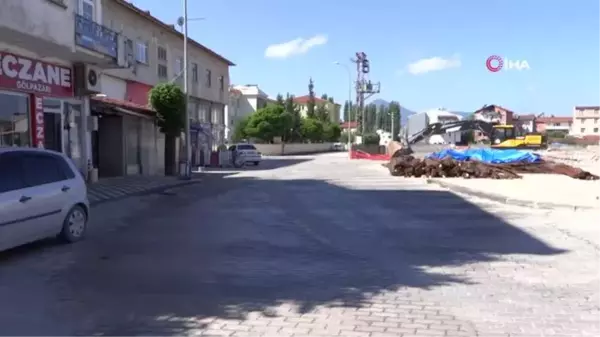 Kısıtlamalarda sokak ve caddeler boş kaldı