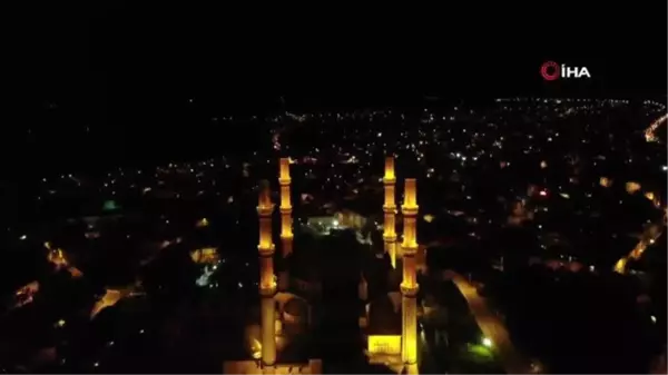 'Selimiye Camii' üzerinde martıların görsel şöleni