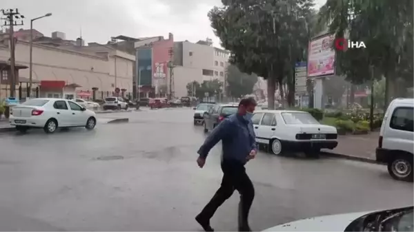 Burdur'da sağanak yağış hayatı olumsuz etkiledi