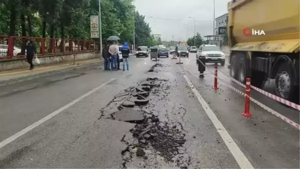 Bursa'da sağanak yağış...Dereler taştı, alt geçitleri ve iş yerlerini su bastı, cadde ve sokaklar göle döndü