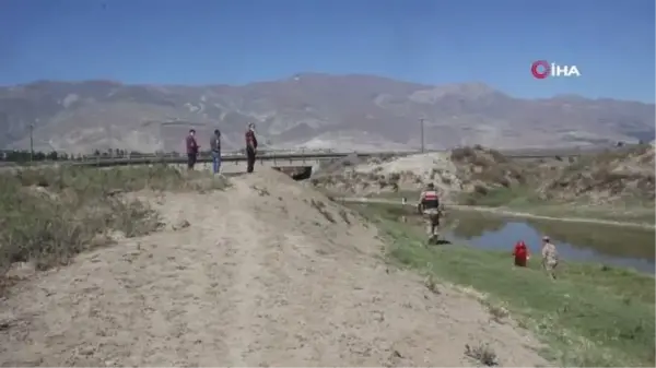 Erzincan'da sulama kanalında boğularak hayatını kaybeden çocuk toprağa verildi