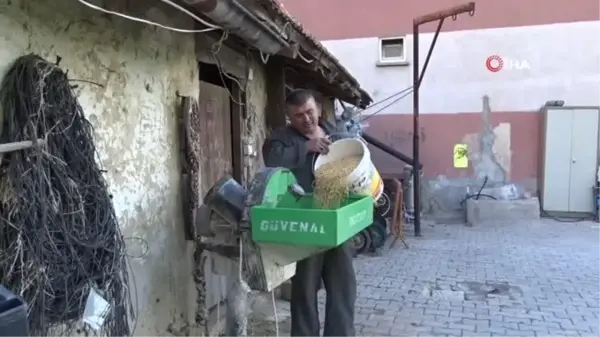 Kütahyalı besici hayvan yemini kendisi üretiyor