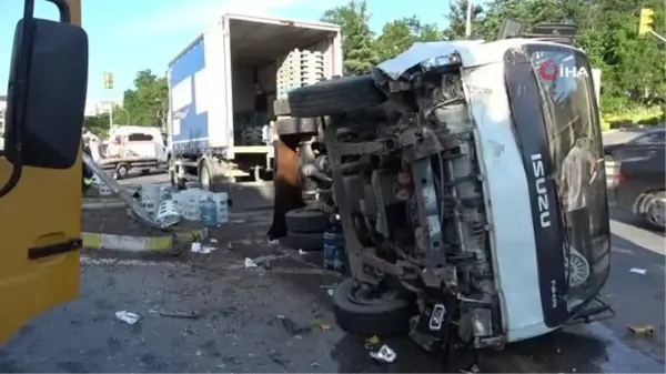 Beykoz'da kamyonetle otomobil çarpıştı: Biri bebek 4 yaralı