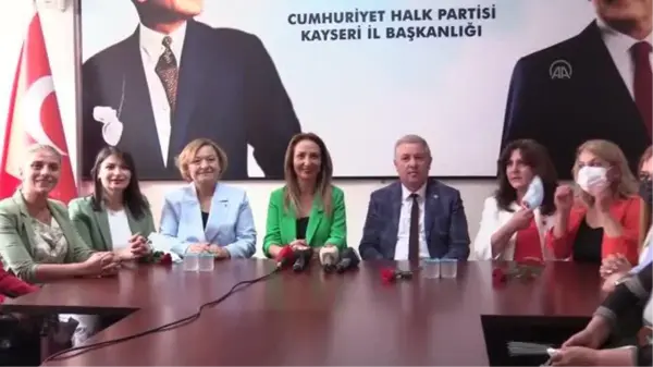 CHP Kadın Kolları Genel Başkanı Nazlıaka, partilileriyle bir araya geldi