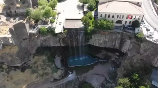 Muhteşem görüntüsüyle mest eden tarihi Fiskaya Şelalesi yeniden akmaya başladı