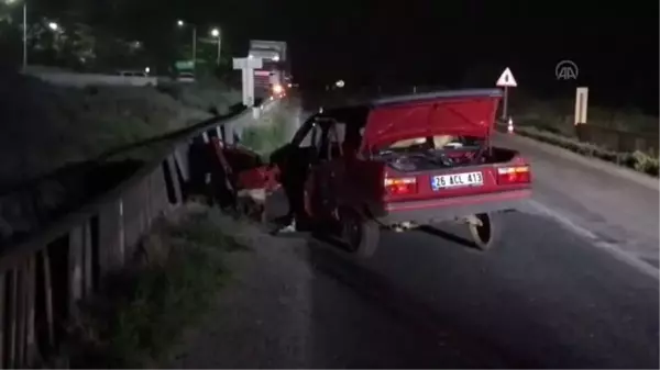 ESKİŞEHİR - Zincirleme trafik kazasında 1 kişi öldü 1 kişi yaralandı