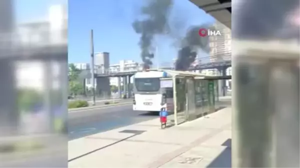 İzmir'de elektrikli yolcu otobüsü alev aldı