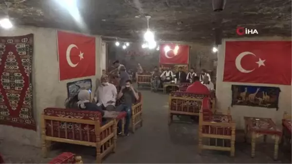 45 dereceyi gören Gaziantep'te battaniye ve sobayla ısınıyorlar