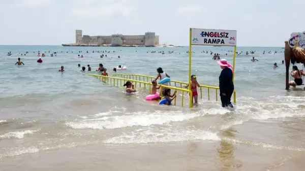 Mersin'de plajlar engelliler için de hazır