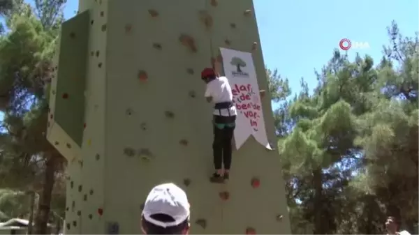 Bakan Selçuk, telafi eğitimindeki öğrencilerle buluştu