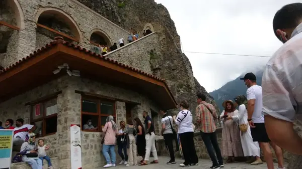 Restorasyon çalışmaları tamamlanan Sümela'ya ziyaretçi akını