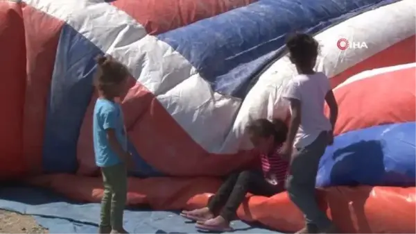 Bir günlük de olsa yüzleri güldü... Çadır kent çocuklarına günübirlik oyun parkı sürprizi